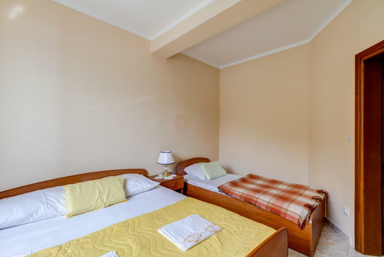 Apartmani Vesna Tivat Ngoại thất bức ảnh